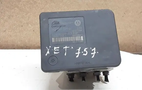 Volkswagen Golf V ABS Pump 1K0907379Q 1K0614517M