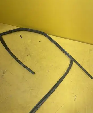 Ford Galaxy Rubber seal rear door window/glass 138KM