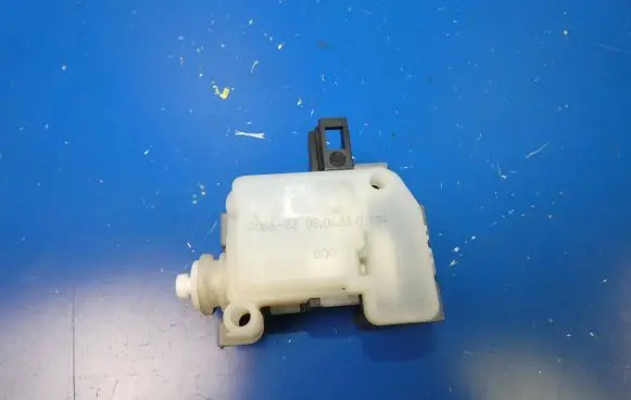 Volvo V40 Cross country Central locking motor 806683