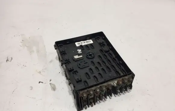 Volkswagen PASSAT B6 Fuse module 3C0937125