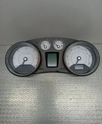 Peugeot 308 Speedometer (instrument cluster) 554001556215 TYC2PD94K