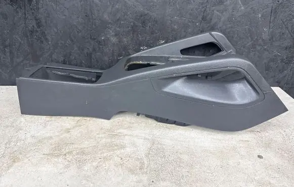 Volkswagen Golf V Center console 1K0863179B