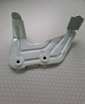 BMW X4 G02 Front splash guards bracket 7424678 186B