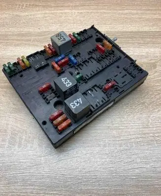 Volkswagen Touran I Fuse module 1394932 1A020904