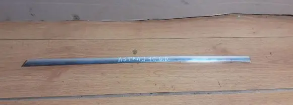 Opel Astra J Rear door glass trim molding 13264888