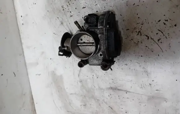 Audi A4 S4 B5 8D Throttle valve 058133063
