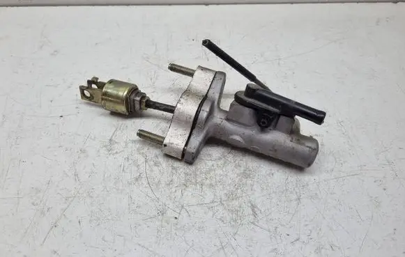 Toyota RAV 4 (XA20) Master brake cylinder
