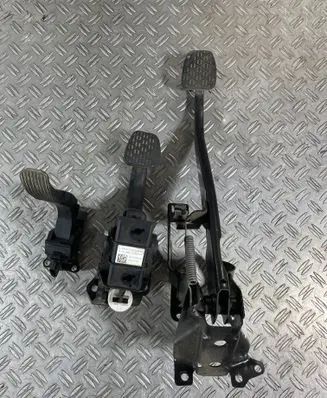 Mercedes-Benz Vito Viano W447 Pedal assembly A4472901100 0221773 20190412