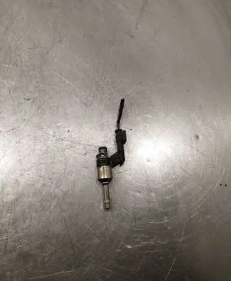 Volkswagen Golf VI Fuel injector 03f906036