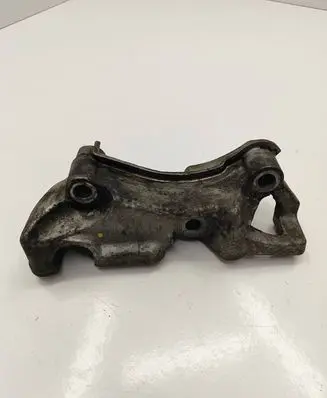 Engine mounting bracket
