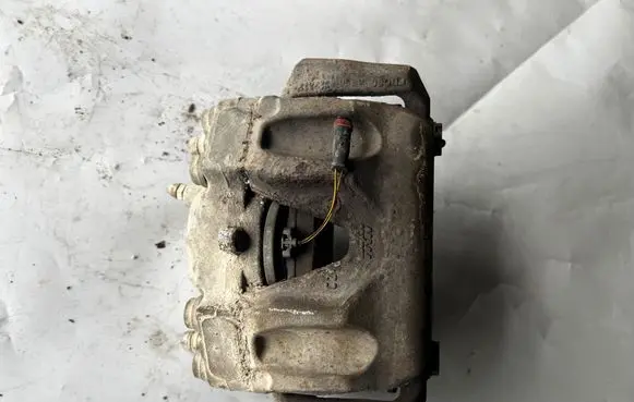 Mercedes-Benz E W212 Front brake caliper