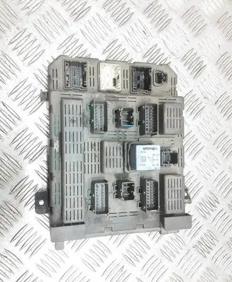 Peugeot 607 Fuse module 9641958680
