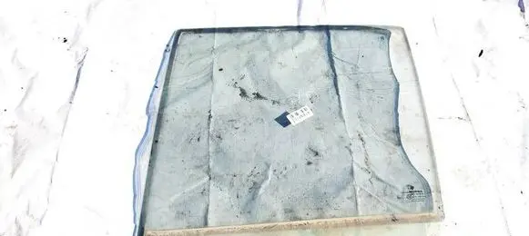 Honda CR-V Rear door window glass AS2