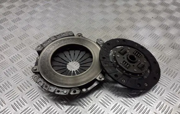 Toyota Avensis T220 Pressure plate 