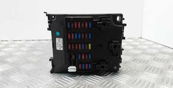 Nissan Patrol Y61 Fuse module 1257 VB9 2K21