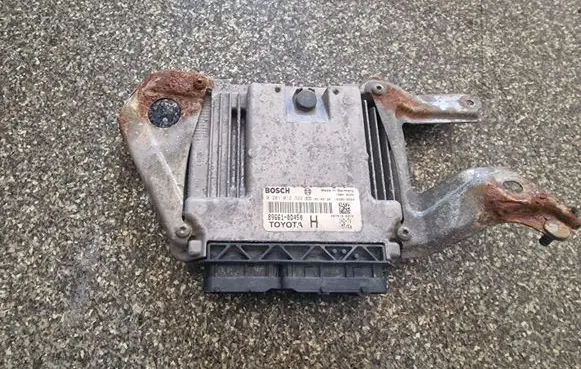Toyota Yaris Engine control unit/module 0281012322
