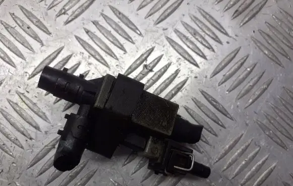 Audi A3 S3 8L Valve vacuum 078906283A
