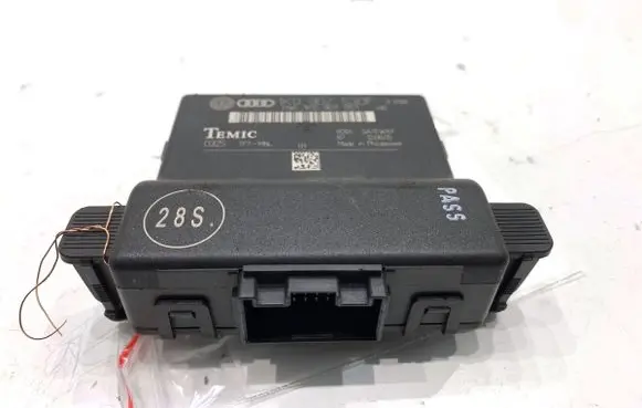 Audi A3 S3 8P Gateway control module 1K0907530F
