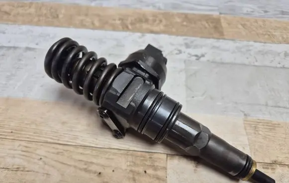 Audi A6 S6 C5 4B Fuel injector 038130073AR 038130073 0414720214
