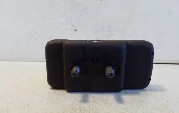 Engine mount bracket
