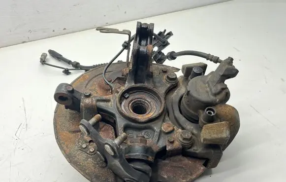 Peugeot 3008 II Front wheel hub spindle knuckle 1618890980