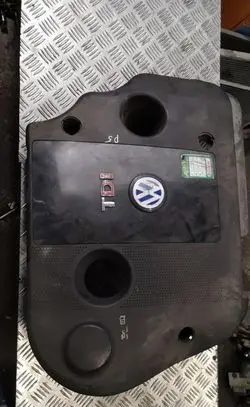 Volkswagen PASSAT B5 Engine cover (trim) 038103825ap