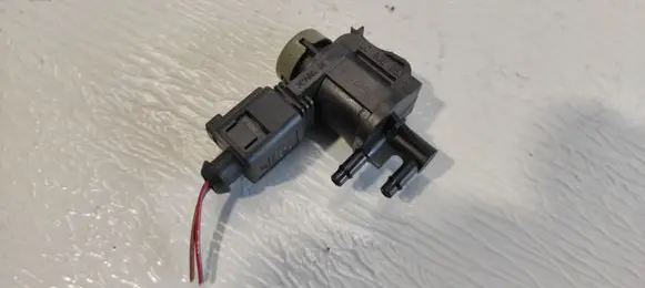 Volkswagen Phaeton Turbo solenoid valve 1J0906283C