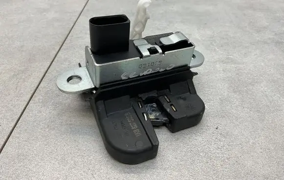Volkswagen Scirocco Tailgate/trunk/boot lock/catch/latch 1K8827505B