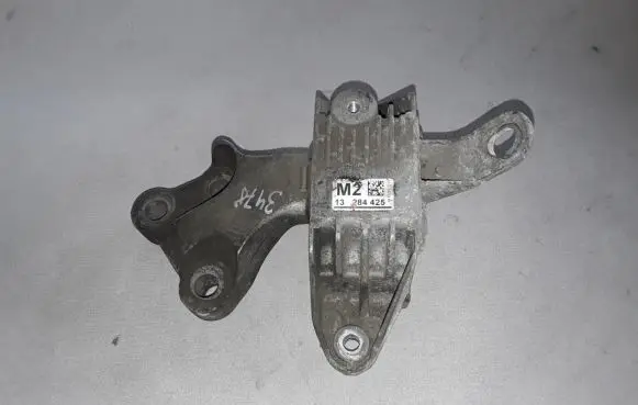 Chevrolet Orlando Gearbox mounting bracket 13284425