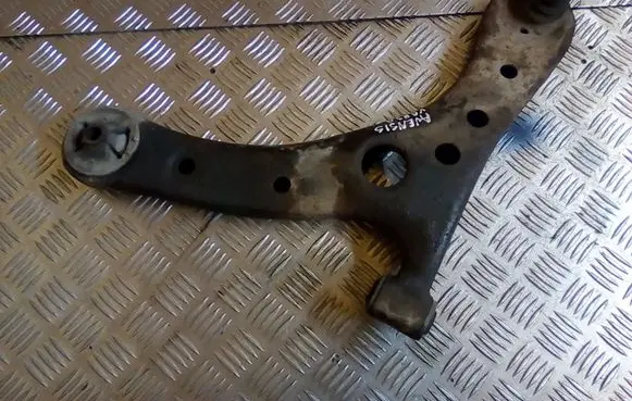 Toyota Avensis Verso Front lower control arm/wishbone