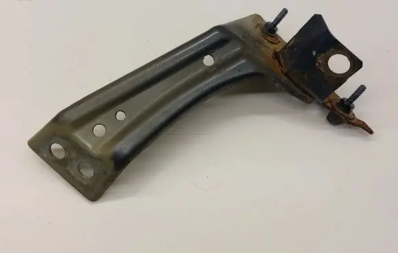 Fender mounting bracket