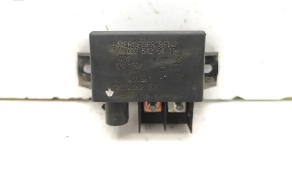 Mercedes-Benz CLS C219 Other relay A0025426419 0332002107