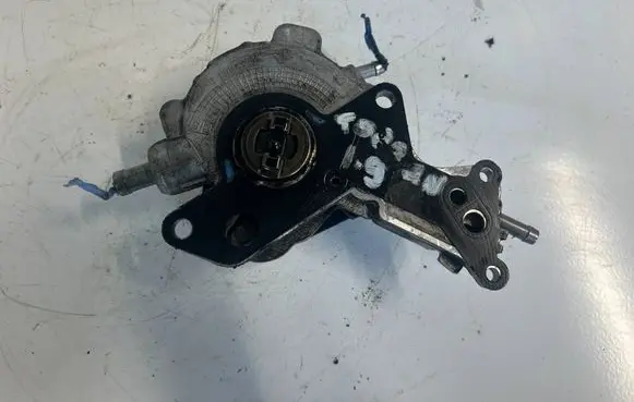 Volkswagen Touran I Vacuum pump 038145209E