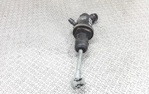 Suzuki Swift I Clutch master cylinder