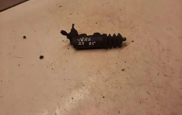 Toyota Corolla Verso E121 Clutch slave cylinder 