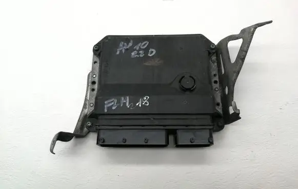 Toyota Avensis T270 Engine control unit/module 8966105D01