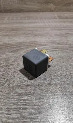Volkswagen Golf III Other relay 191937503