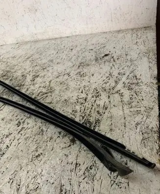 Opel Astra K Windshield trim 39041884
