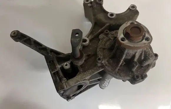 Volkswagen Polo III 6N 6N2 6NF Engine mounting bracket 028903143AP