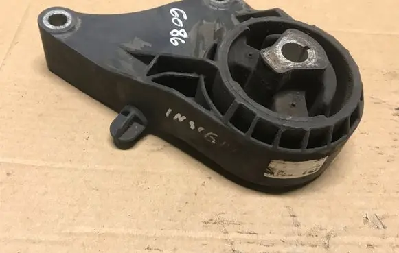 Opel Insignia A Engine mount bracket 13227767