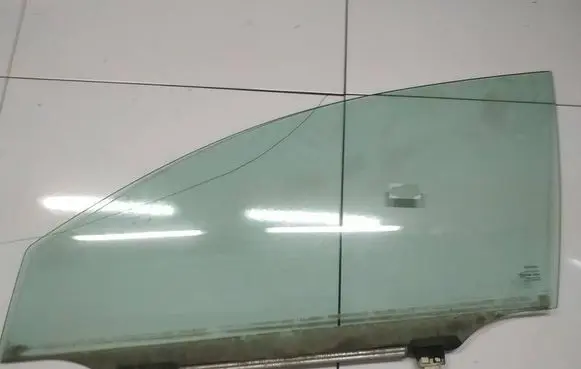 Toyota Avensis T250 Front door window glass four-door as2