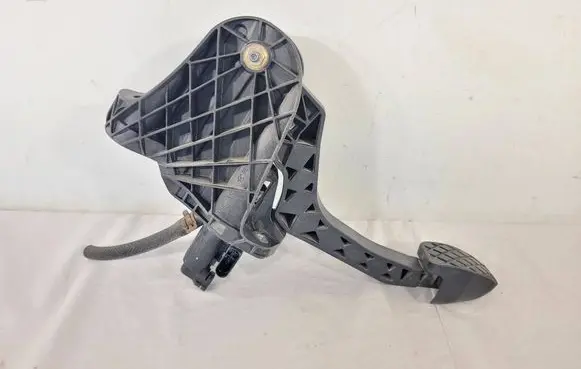 Volkswagen Golf V Clutch pedal 1K0721796E