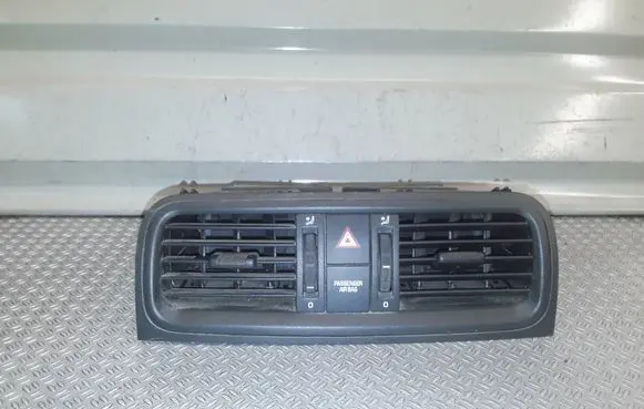 Skoda Fabia Mk2 (5J) Dash center air vent grill 5J0820951