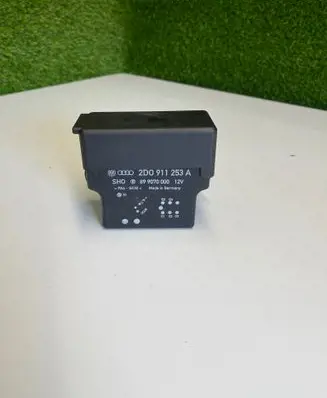 Volkswagen II LT Glow plug pre-heat relay 2D0911253A