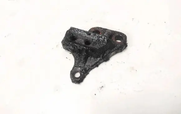 Volvo S60 Engine mounting bracket