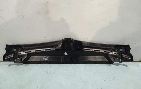 BMW 3 G20 G21 Engine bonnet/hood lock trim molding 7461970