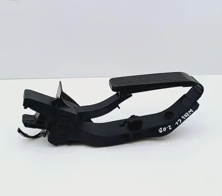 Accelerator throttle pedal
