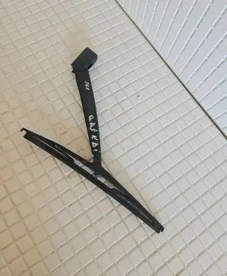 Rear wiper blade arm