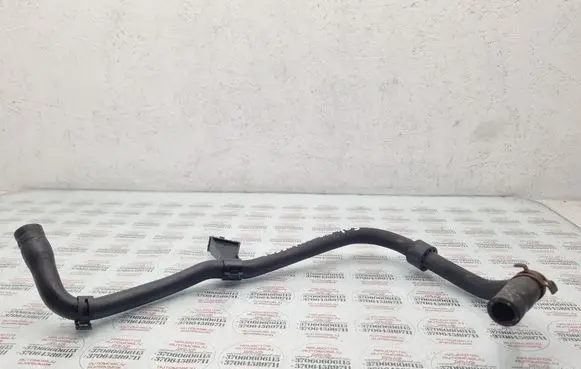 Engine coolant pipe/hose