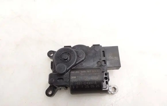 Volkswagen Tiguan Air flap motor/actuator 5WA907511C
